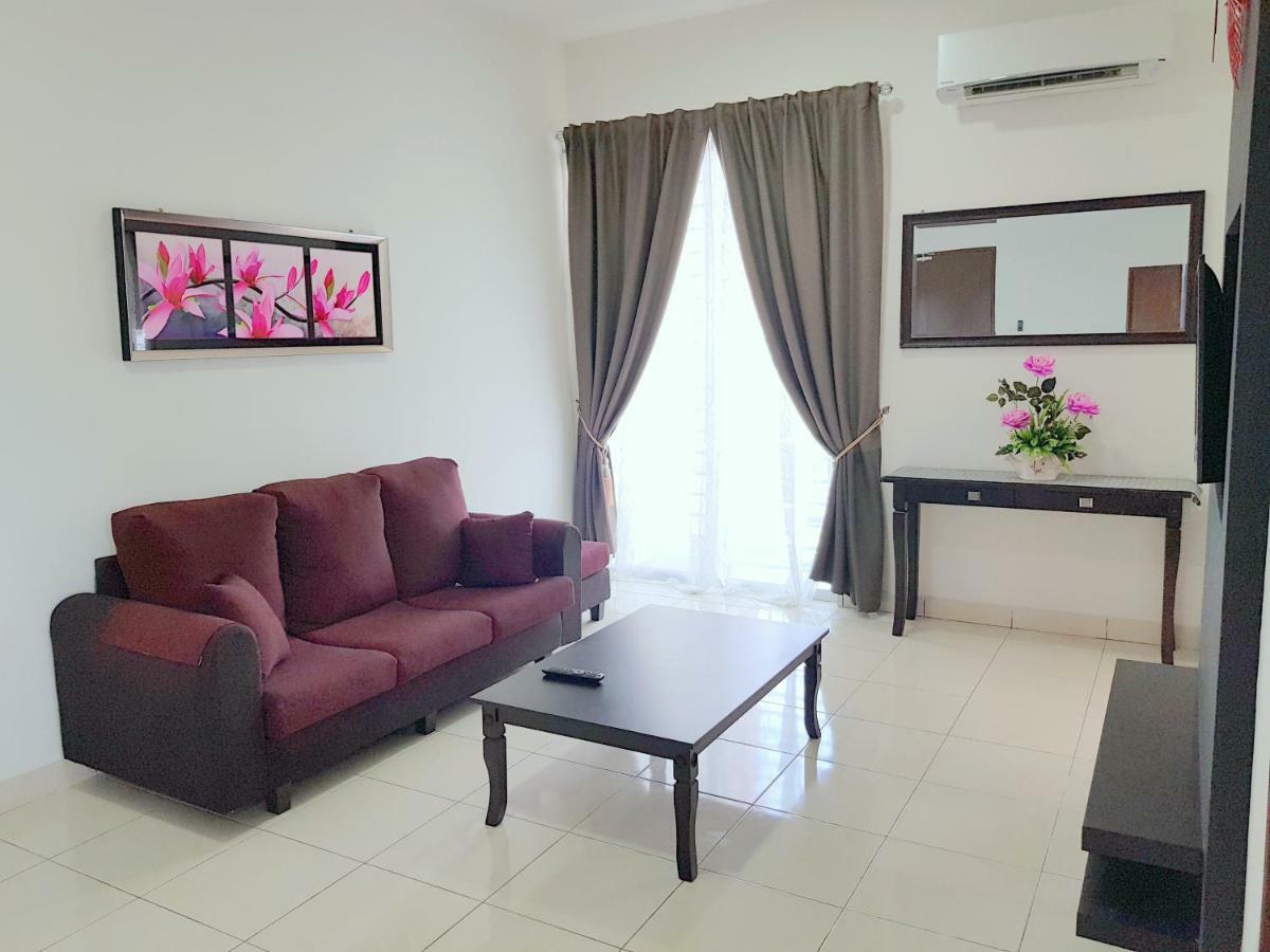 Hz Homestay @Ascotte Boulevard Semenyih Exterior photo